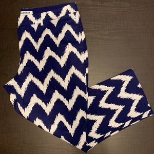 NWOT Old Navy Chevron Pixie Capris Size 12